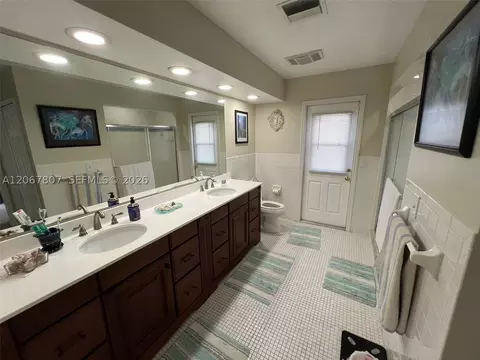 Bath - 2472 NW Everglades Blvd, Stuart, FL 34994 photo 1 of 2