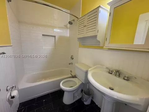 Bath - 740 SE 4th Pl, Hialeah, FL 33010 photo 1 of 2