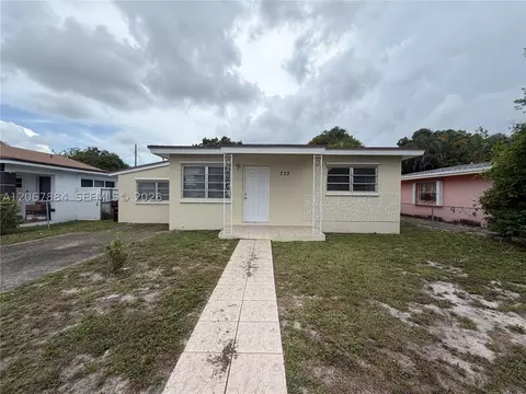 Other - 733 W 35th St, Hialeah, FL 33012 photo 2 of 4