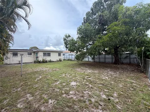 Exterior - 733 W 35th St, Hialeah, FL 33012 photo 4 of 4