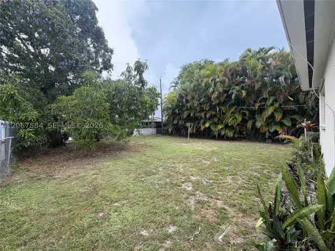 Exterior - 733 W 35th St, Hialeah, FL 33012 photo 3 of 4