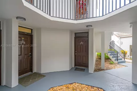 213 Lake Pointe Dr #106, Oakland Park, FL 33309