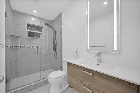 Bath - 451 E 37st, Hialeah, FL 33013 photo 3 of 3