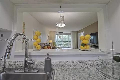 1100 Colony Point Cir #419, Pembroke Pines, FL 33026