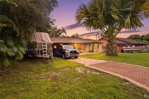5190 SW 28th Ter, Fort Lauderdale, FL 33312