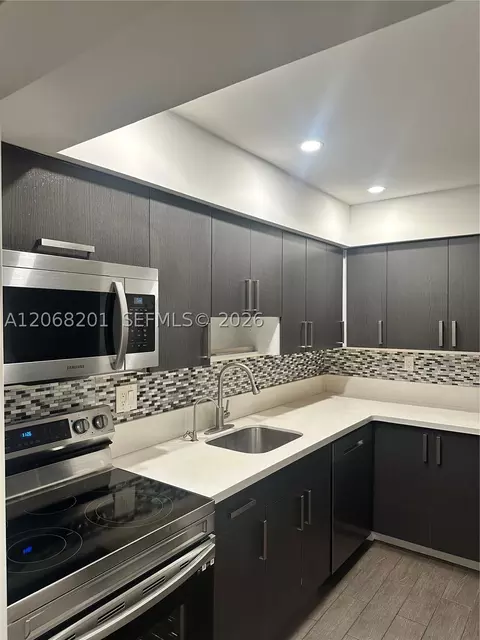 9449 SW 76th St #T5, Miami, FL 33173