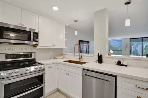 6301 N University Dr #302, Tamarac, FL 33321