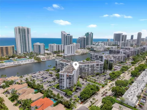 1000 Parkview Dr #1007, Hallandale Beach, FL 33009