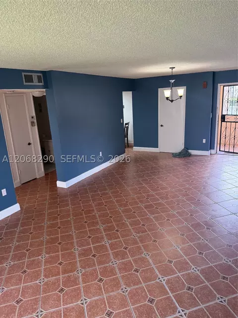 702 NW 87th Ave #213, Miami, FL 33172