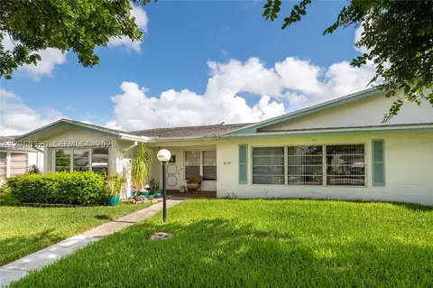8555 NW 10th St #B106, Plantation, FL 33322