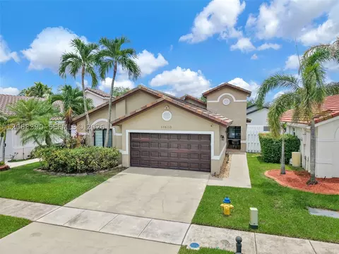 17640 SW 4th Ct, Pembroke Pines, FL 33029