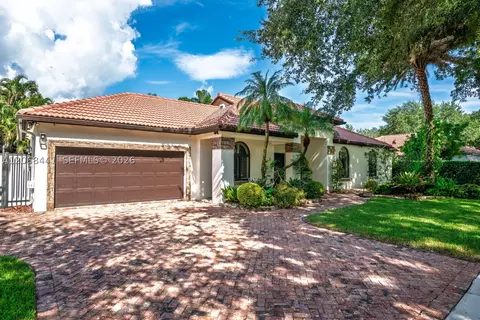 15600 NW 82nd Ct, Miami Lakes, FL 33016
