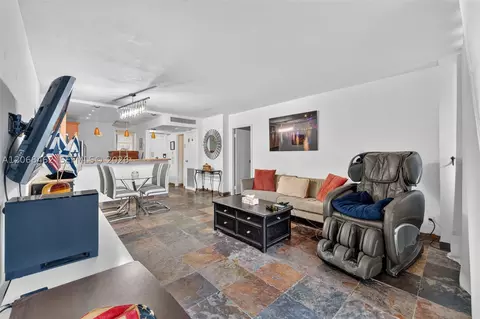 3301 N Country Club Dr #110, Aventura, FL 33180