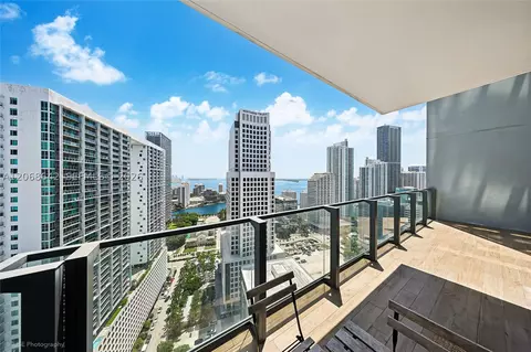 68 SE 6th St #2909, Miami, FL 33131