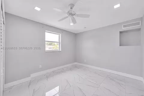 Bedroom - 700 W 51st Pl, Hialeah, FL 33012 photo 1 of 3
