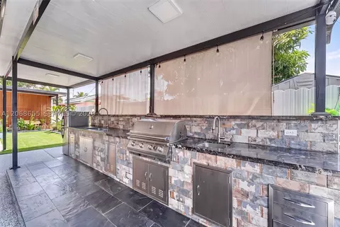 Kitchen - 700 W 51st Pl, Hialeah, FL 33012 photo 3 of 3