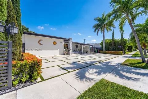 Exterior - 700 W 51st Pl, Hialeah, FL 33012 photo 3 of 3