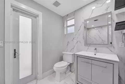 Bath - 700 W 51st Pl, Hialeah, FL 33012 photo 1 of 5