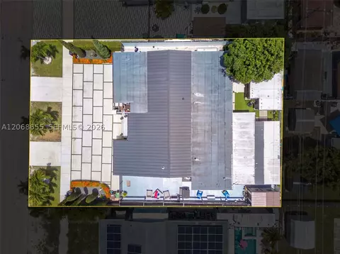 View/Area - 700 W 51st Pl, Hialeah, FL 33012 photo 3 of 4