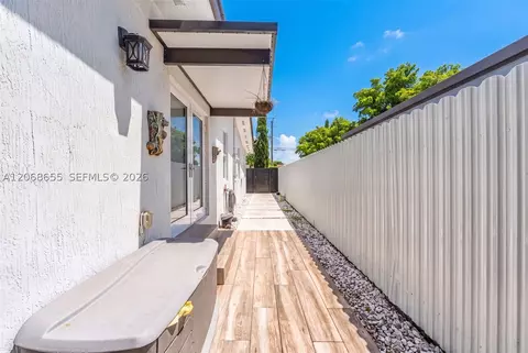 Exterior - 700 W 51st Pl, Hialeah, FL 33012 photo 2 of 3