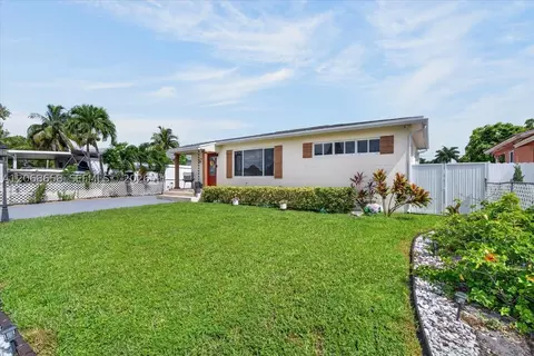Exterior - 121 E 36th St, Hialeah, FL 33013 photo 1 of 5