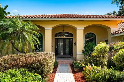 10660 SW 44th Ct, Davie, FL 33328