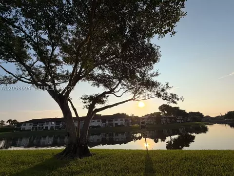 9830 W Mcnab Rd #208, Tamarac, FL 33321