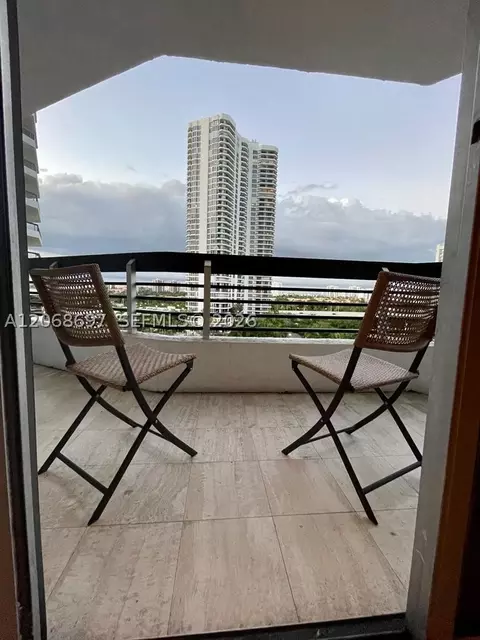 3600 Mystic Pointe Dr #1010, Aventura, FL 33180