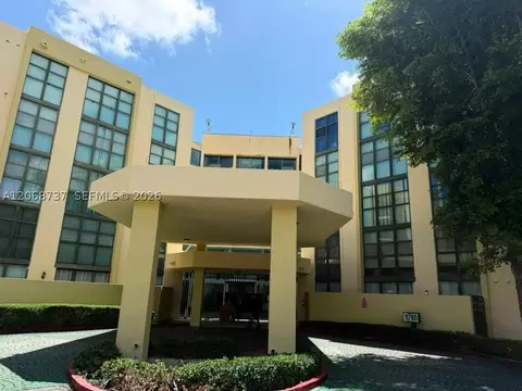 11780 SW 18th St #215-2, Miami, FL 33175