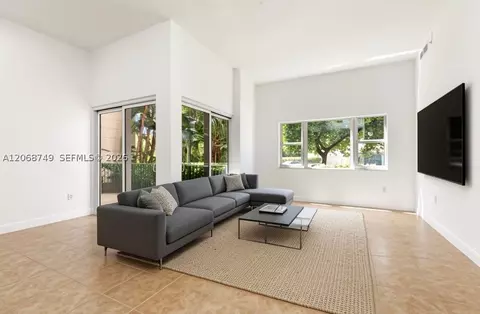 19900 E Country Club Dr #104, Aventura, FL 33180