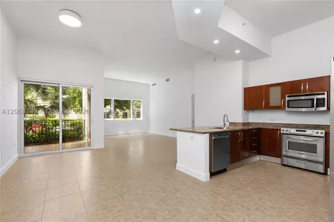 19900 E Country Club Dr #104, Aventura, FL 33180