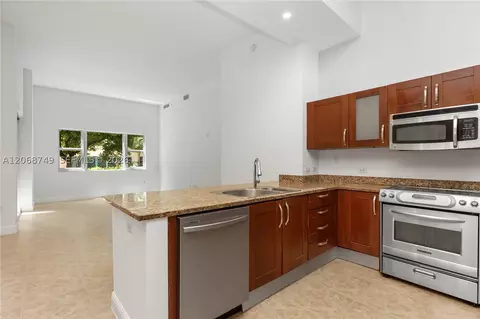 19900 E Country Club Dr #104, Aventura, FL 33180