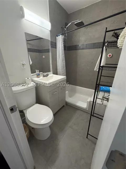 Bath - 3311 NW 16th Ter, Miami, FL 33125 photo 2 of 4