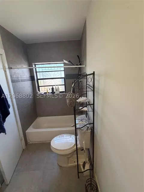 Bath - 3311 NW 16th Ter, Miami, FL 33125 photo 4 of 4