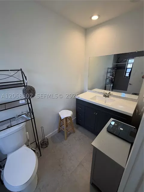 Bath - 3311 NW 16th Ter, Miami, FL 33125 photo 3 of 4