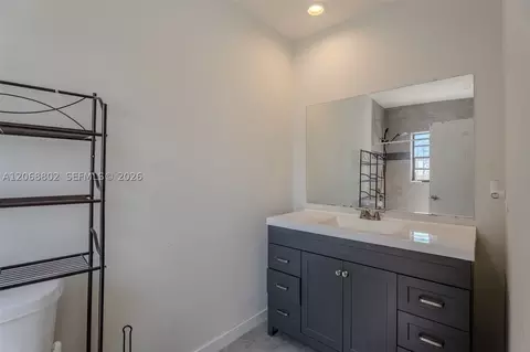 Bath - 3311 NW 16th Ter, Miami, FL 33125 photo 1 of 3