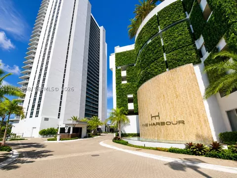 16385 Biscayne Blvd #1920, North Miami Beach, FL 33160