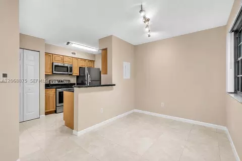 2880 N Oakland Forest Dr #110, Oakland Park, FL 33309