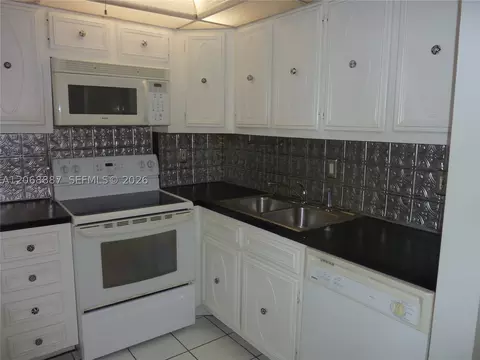 Kitchen - 180 Cypress Club Dr #811, Pompano Beach, FL 33060 photo 2 of 2