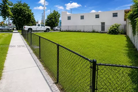 119 NW 3rd St, Hallandale Beach, FL 33009