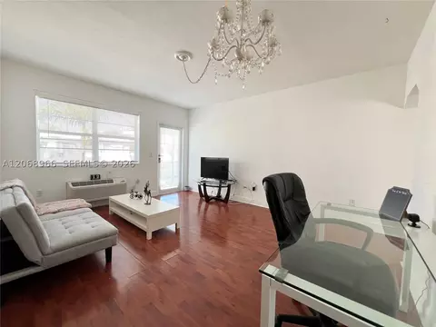 450 77th St #6, Miami Beach, FL 33141