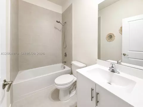 Bath - 3382 W 114th Ter, Hialeah, FL 33018 photo 2 of 2