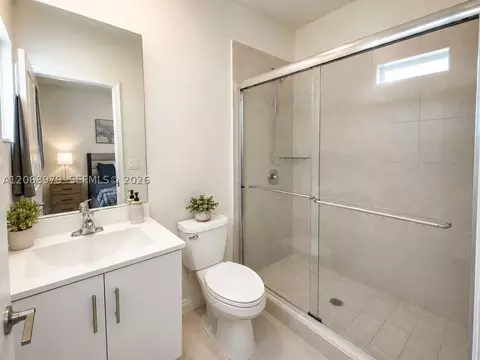 Bath - 3382 W 114th Ter, Hialeah, FL 33018 photo 1 of 2