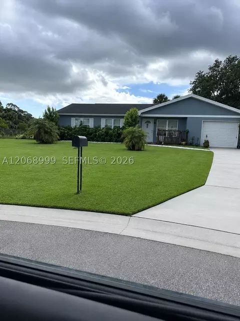 2096 SE Ancora Ct, Port Saint Lucie, FL 34952