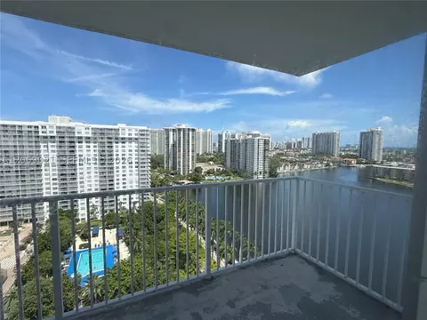 2801 NE 183rd St #1914W, Aventura, FL 33160