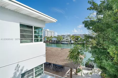 7207 Bay Dr #11, Miami Beach, FL 33141