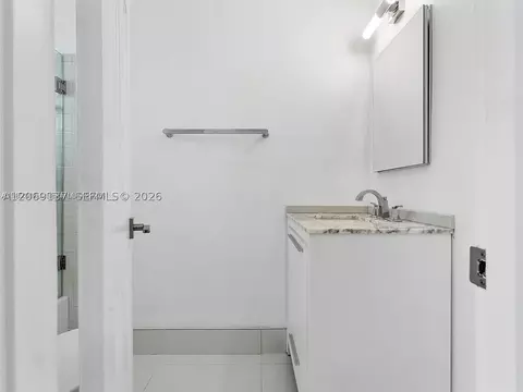 Bath - 17320 NW 80th Ave, Hialeah, FL 33015 photo 3 of 7