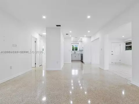 Living - 17320 NW 80th Ave, Hialeah, FL 33015 photo 2 of 8