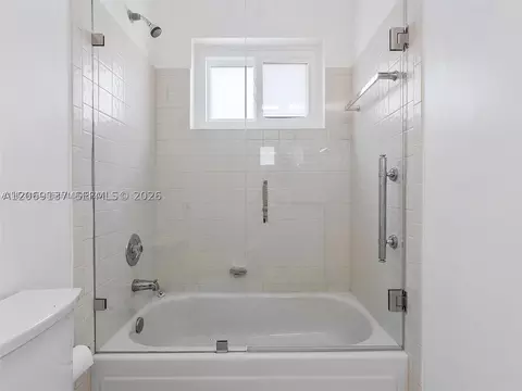 Bath - 17320 NW 80th Ave, Hialeah, FL 33015 photo 2 of 7