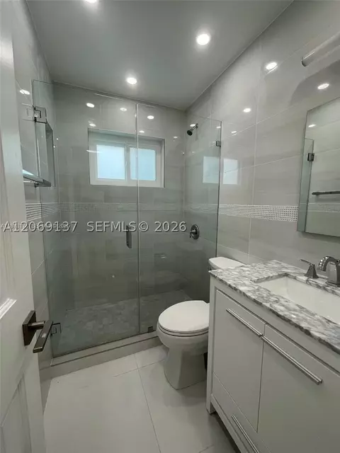 Bath - 17320 NW 80th Ave, Hialeah, FL 33015 photo 5 of 7